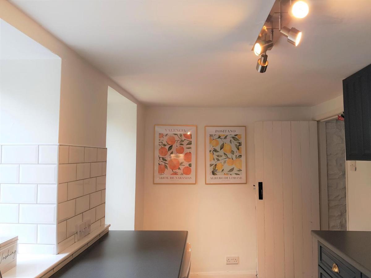 Cruck Cottage 皮克林 外观 照片
