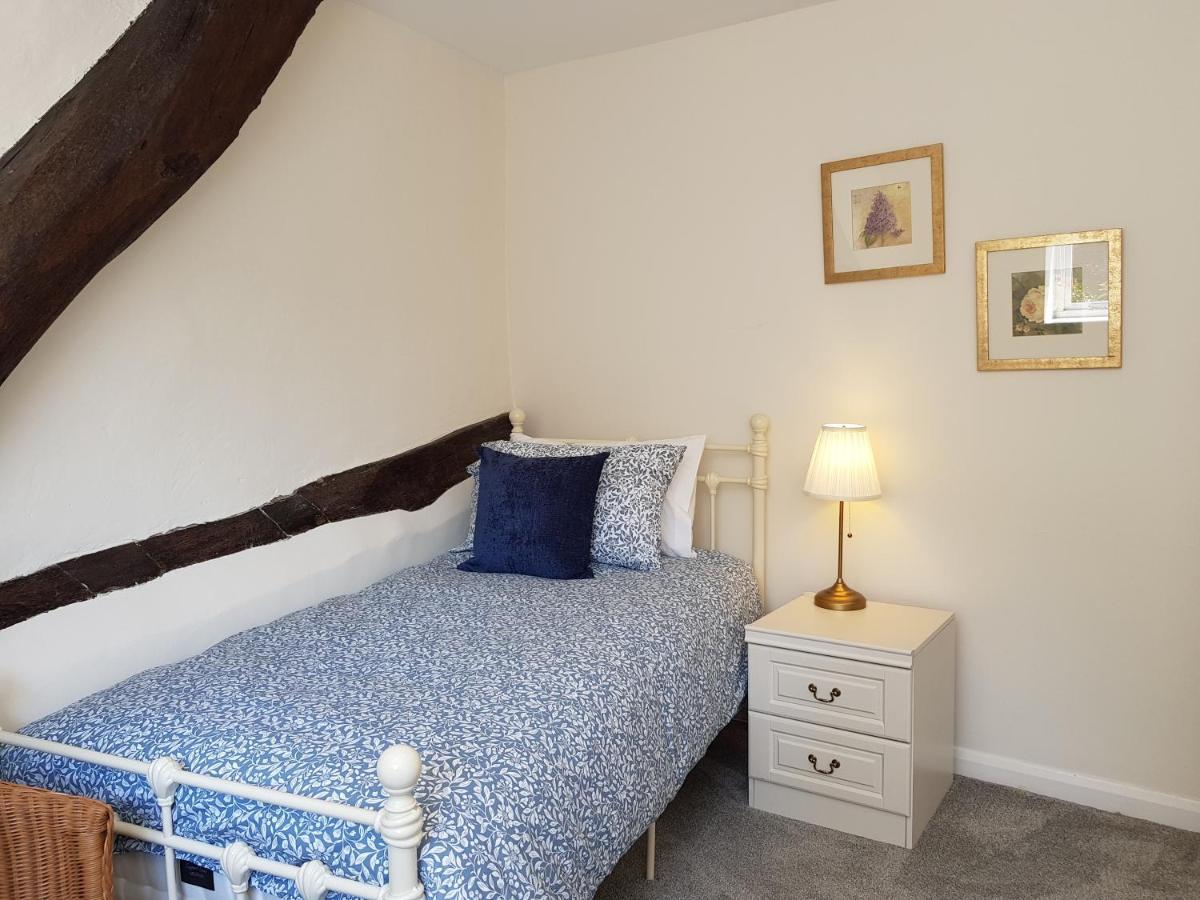 Cruck Cottage 皮克林 外观 照片