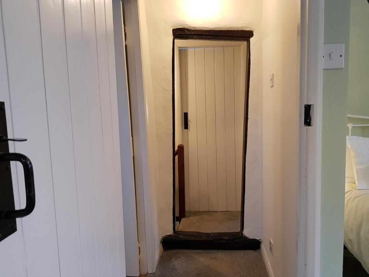 Cruck Cottage 皮克林 外观 照片